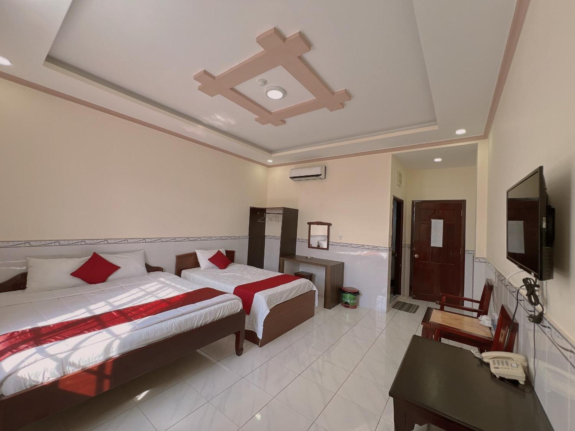 Hoang Duc Hotel Чау Док Екстериор снимка
