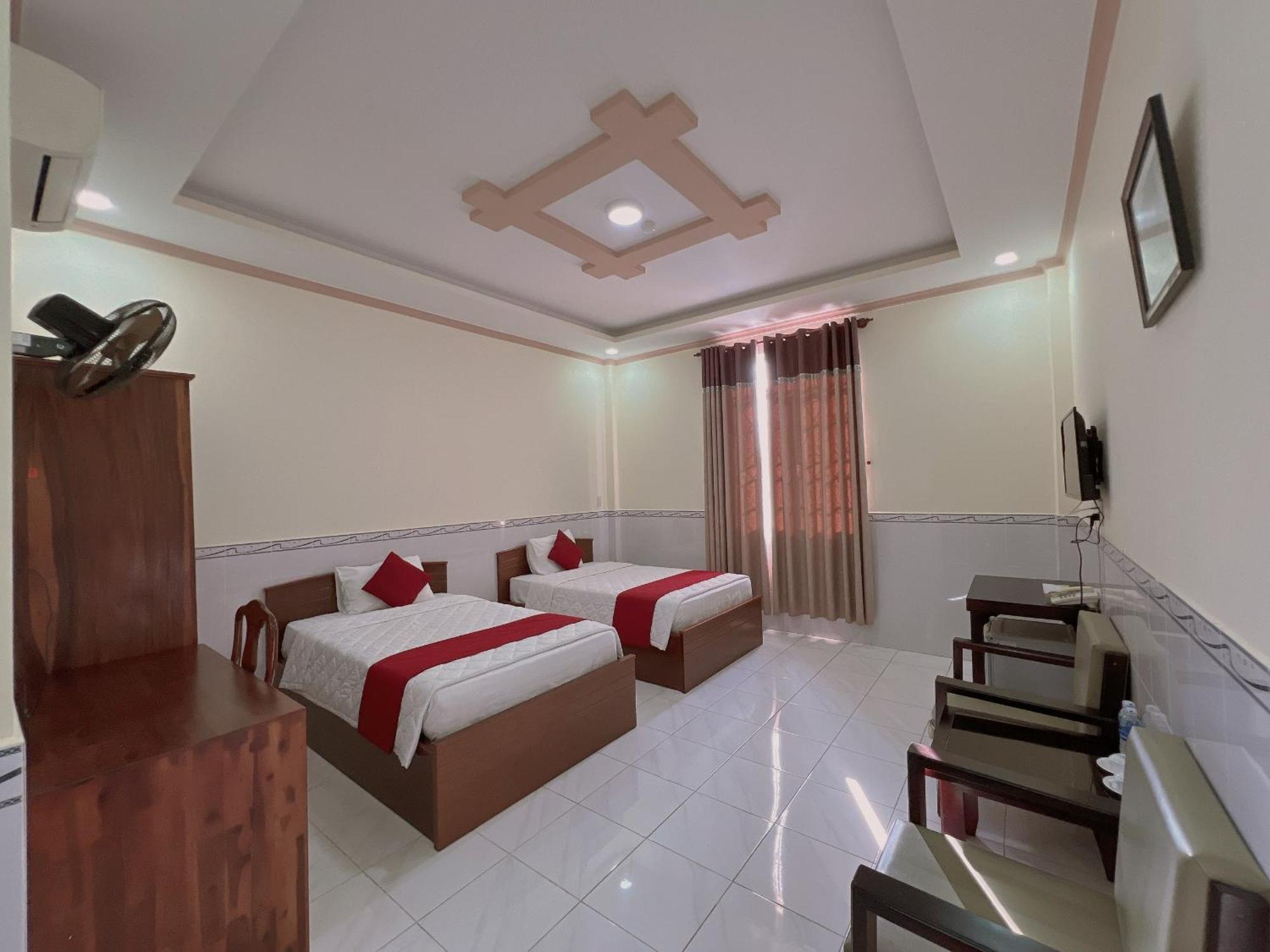 Hoang Duc Hotel Чау Док Екстериор снимка