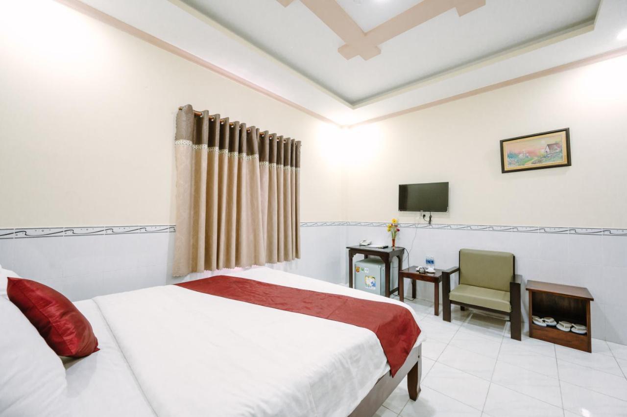 Hoang Duc Hotel Чау Док Екстериор снимка