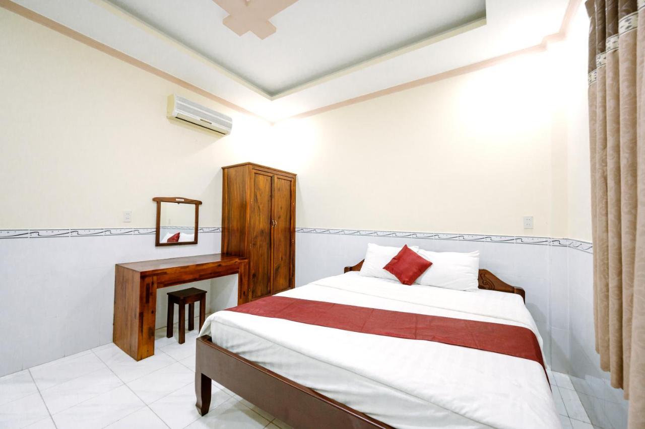 Hoang Duc Hotel Чау Док Екстериор снимка