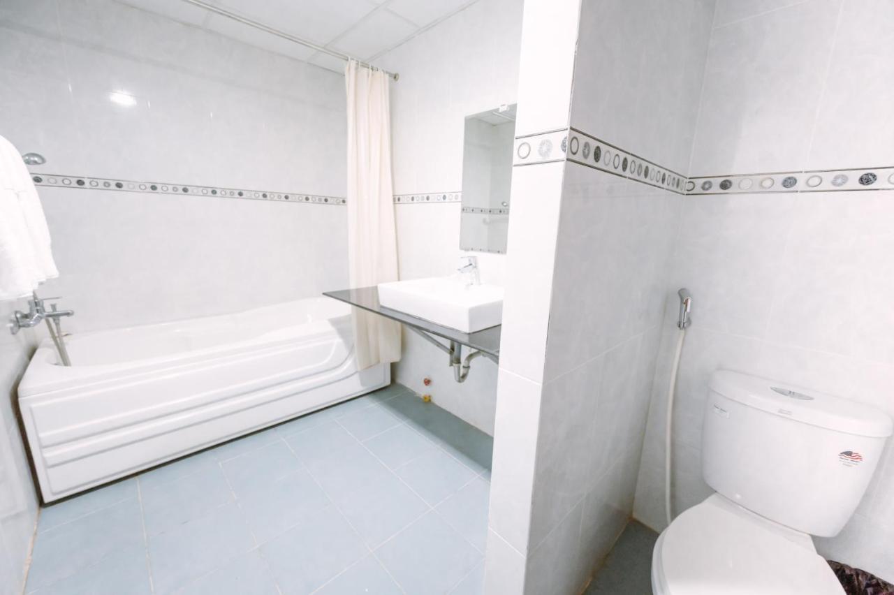 Hoang Duc Hotel Чау Док Екстериор снимка