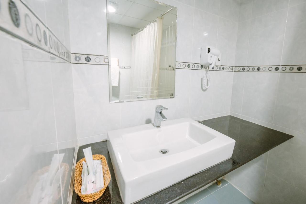 Hoang Duc Hotel Чау Док Екстериор снимка